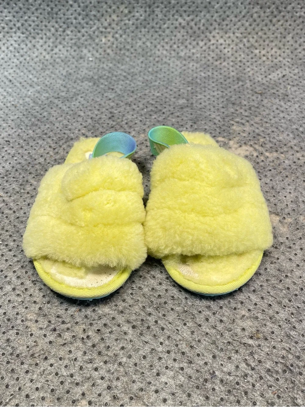 Ugg Fluff Yeah Yellow Slipper Sandals Size 10 Girls